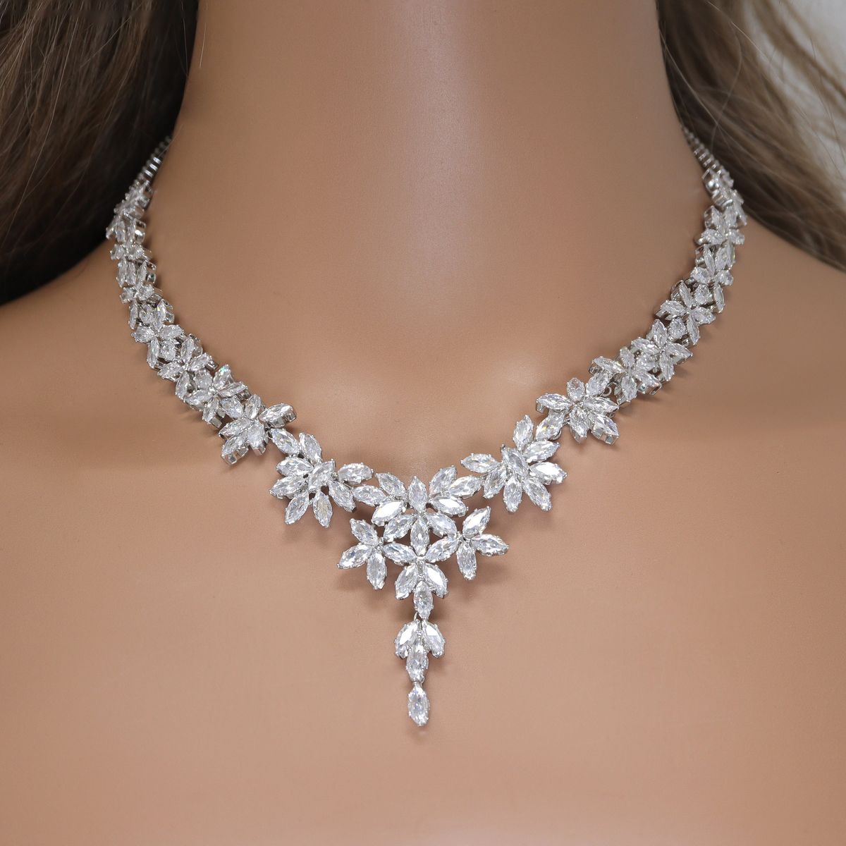 Elegant gullhalskjede med diamanter